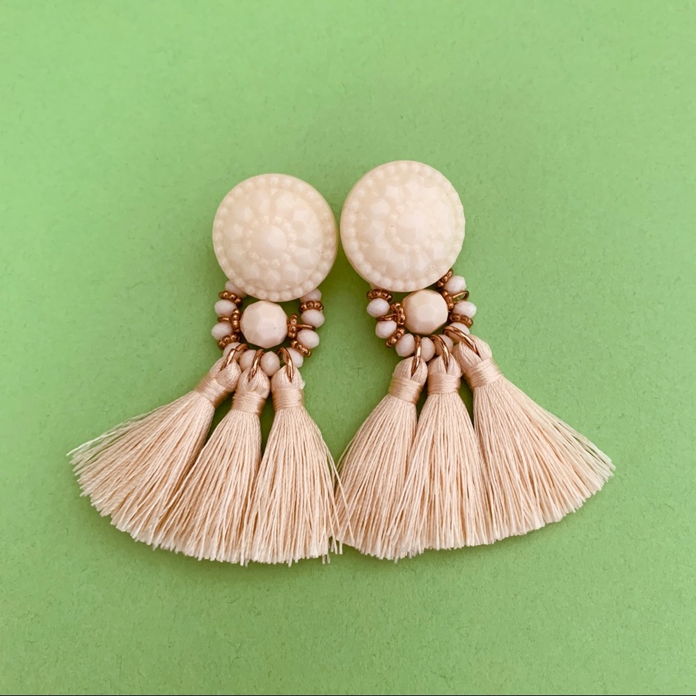 🎀3/$25 💕Petite Cream Tassel Statement Earrings